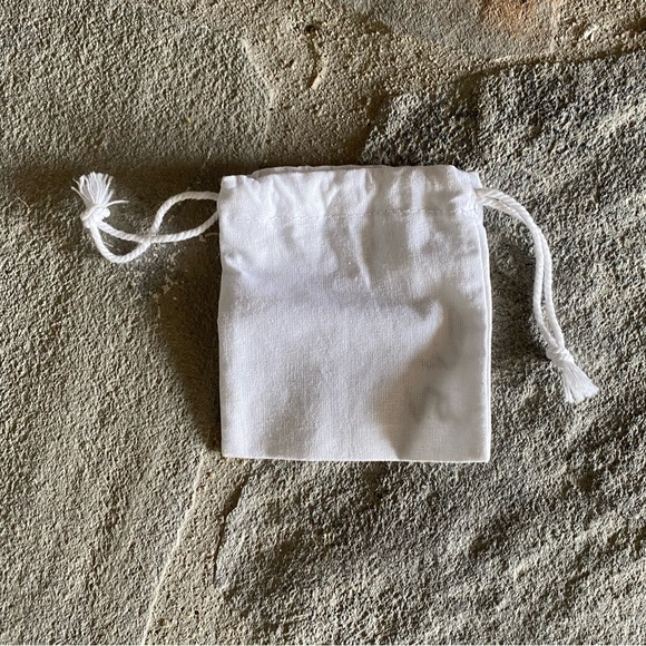 NEW Gorjana Laguna Beach Live Love Layer Small Jewelry Dust Bag - Picture 2 of 3